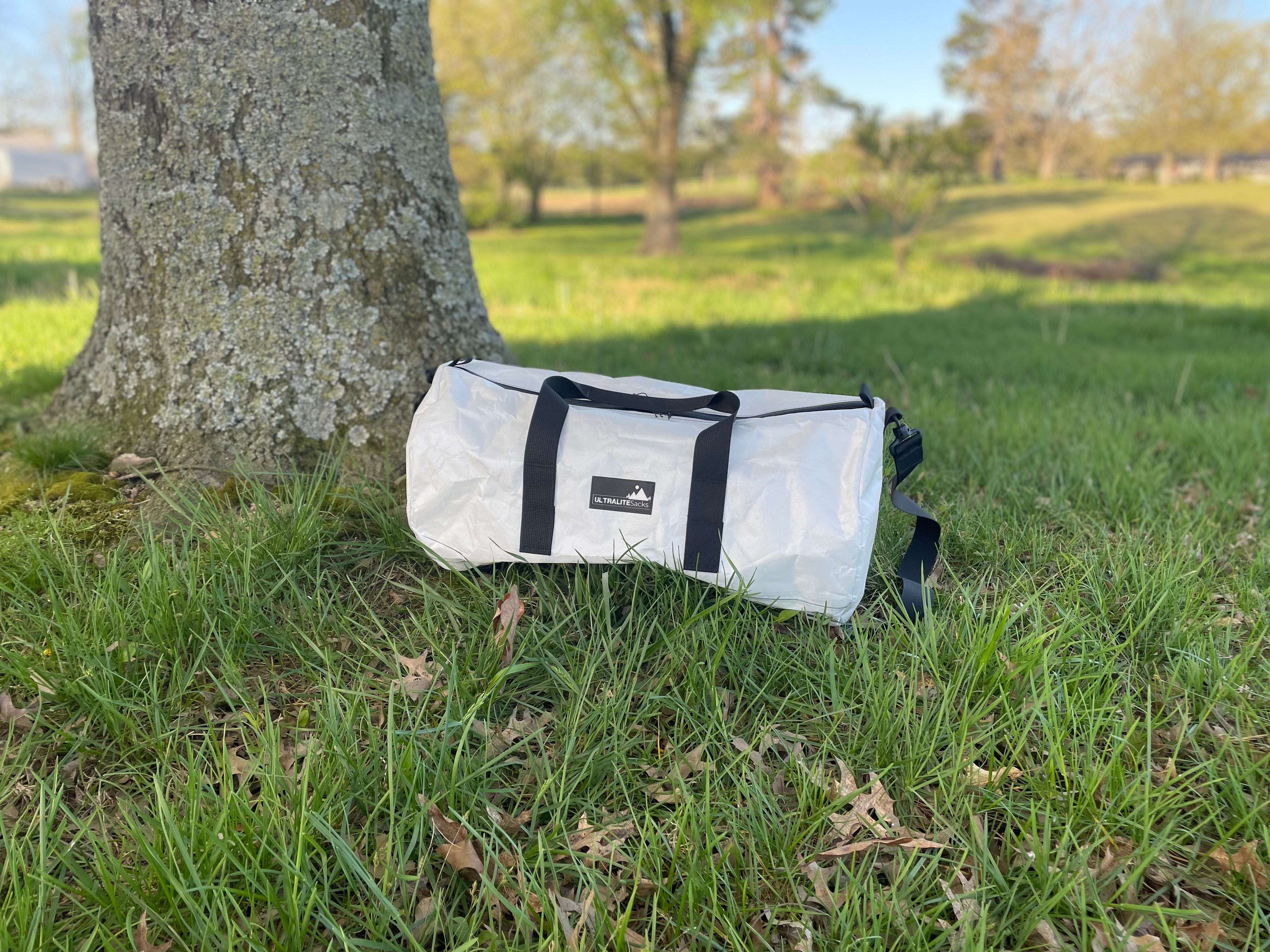 Ultra light duffle deals bag